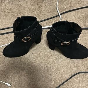 Black heel boot